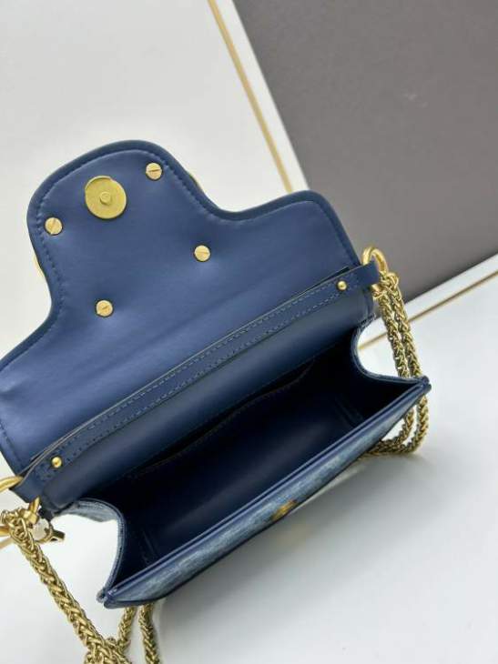 Picture of Valentino Handbags _SKUfw169833340fw
